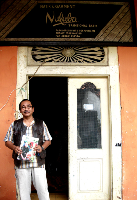 Besides present the myBatik magazine to the government officers, i also met many batik enterpreneurs, for example, Batik Nulaba Owner Mr.Faturachman