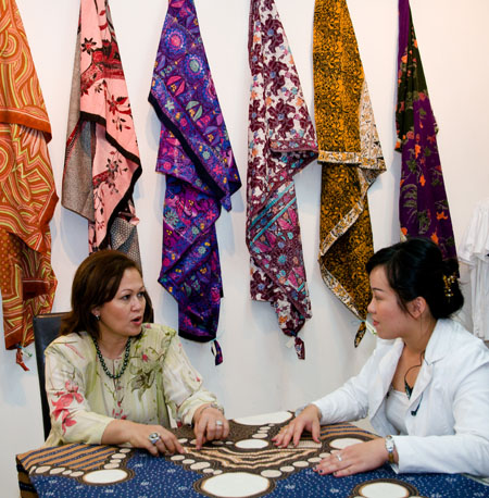 Discussion with Ym Dato Paduka Datin Seri Sharifah Hishmah Shahabudin on the Batik issue