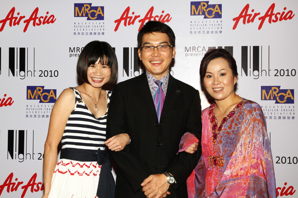 Emilia & Wai Yee, with Dato' Aric Ng, Director of JF Beauty Academy