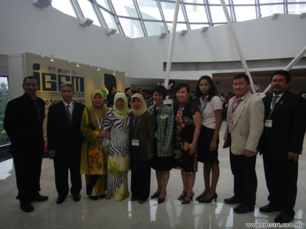 group photo of Dare To Dream judges 