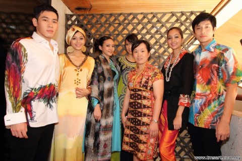 Emilia with all the models at the back stage 