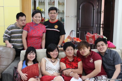 at my cousin house, Jeffery Lee Ban Seng, who is the chair person for the MCA in Kajang chapter 