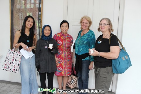 (left to right) Emilia & Fatimah Chik & participants